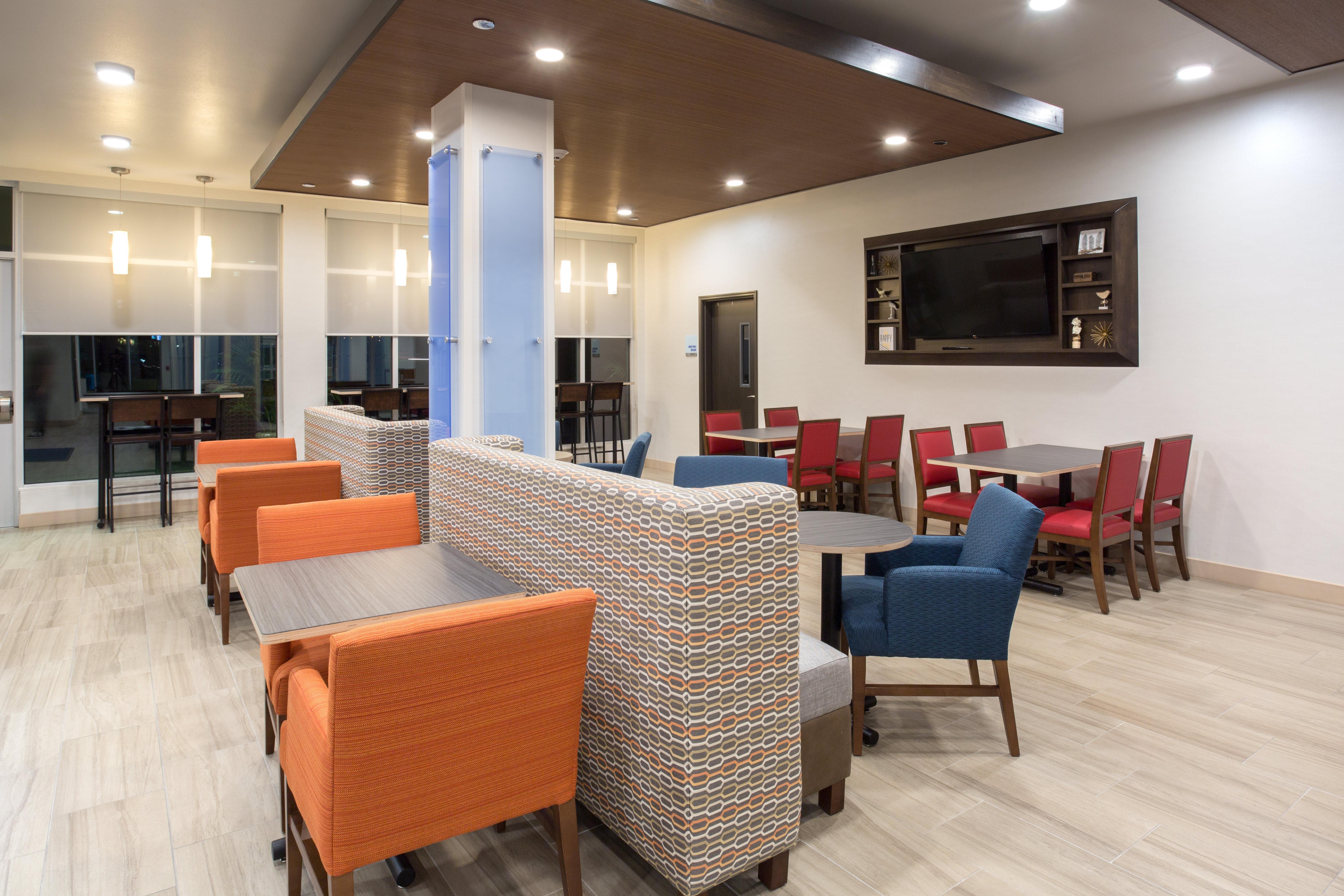 Holiday Inn Express & Suites Lincoln I - 80 By Ihg Eksteriør bilde